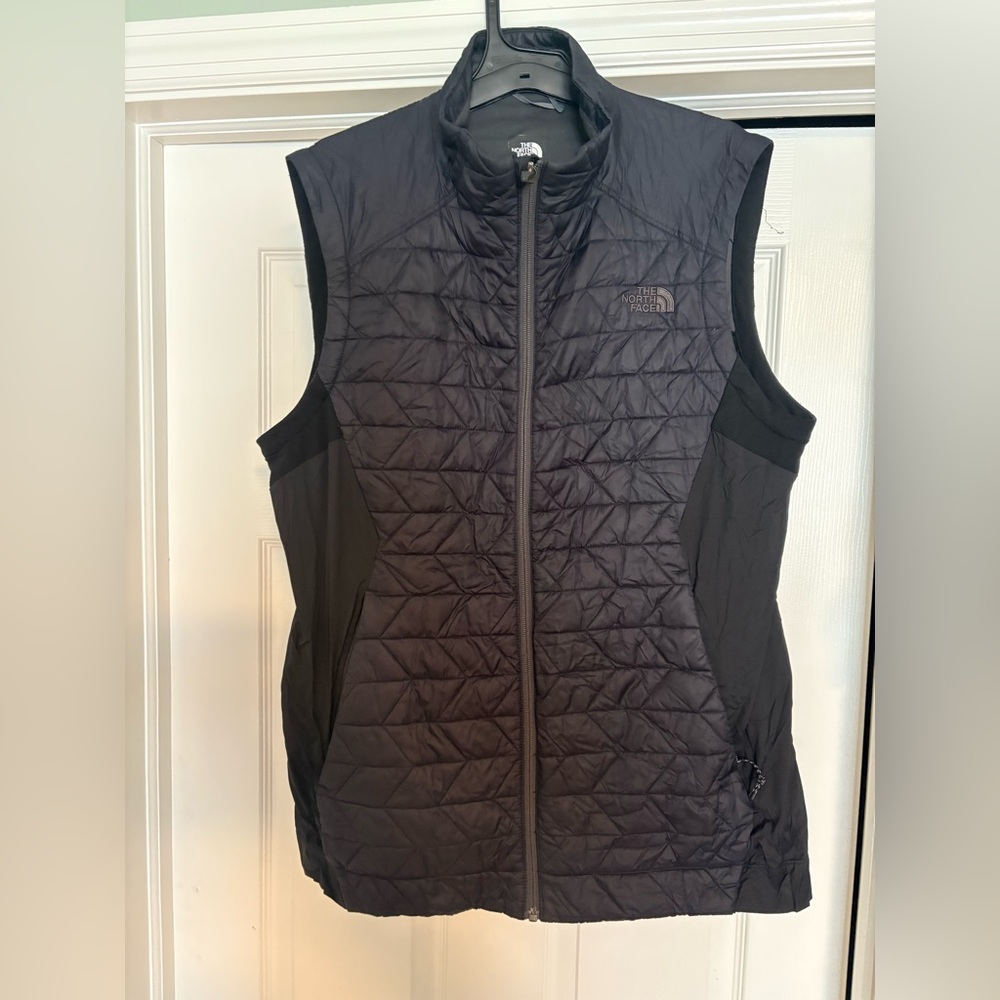 The North Face - black thermoball vest - gently used - size medium